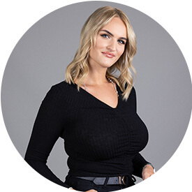 Breuninger Expertin für Haarstyling Hannah Esslinger