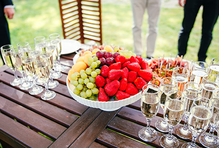 Hochzeitschampagner mit Erdbeeren
