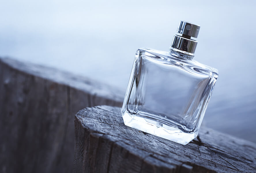 Haltbarkeit von Parfum: So lange sollte Ihnen der Duft reichen