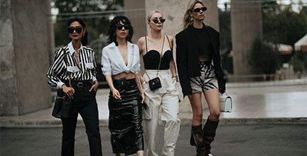 Gruppe Frauen in aktuellen Modetrends