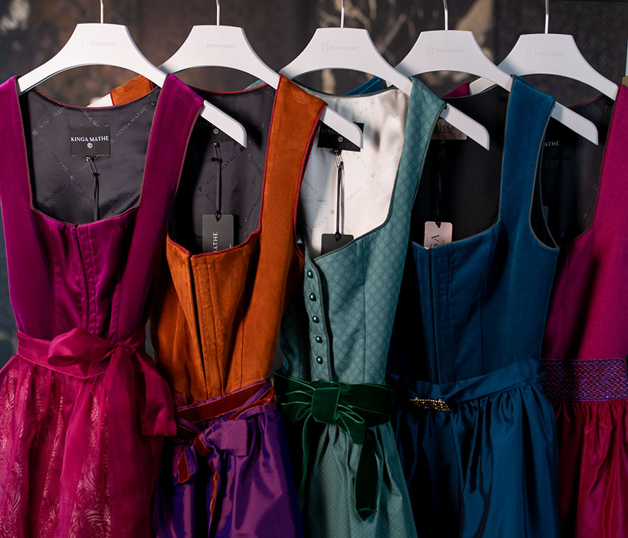 Wunderschone Dirndl Farben Bedeutung Bilder